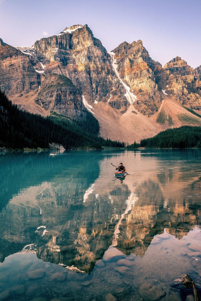 Kayaking-on-moraine-lake